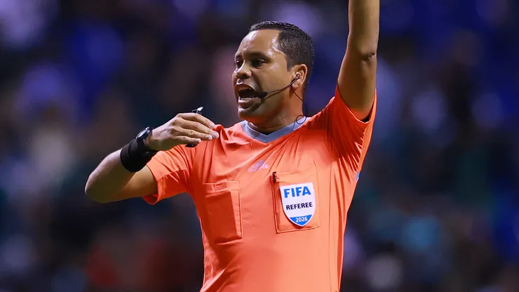 Referee Selvin Brown.