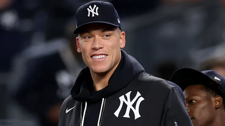 Aaron Judge smiles during a Yankees game.