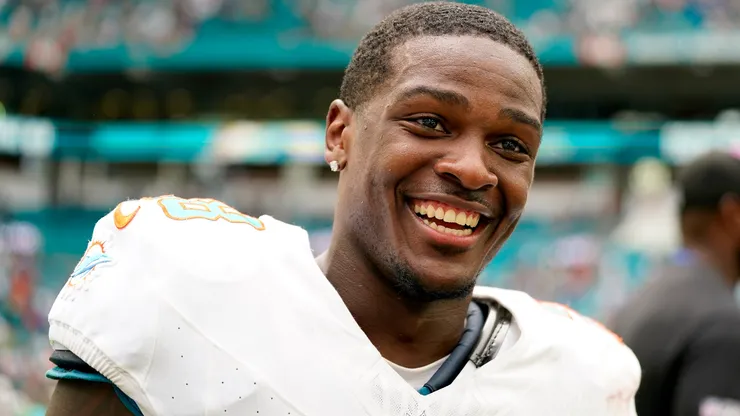 De'von Achane #28 of the Miami Dolphins is out for the 2026 NFL season.