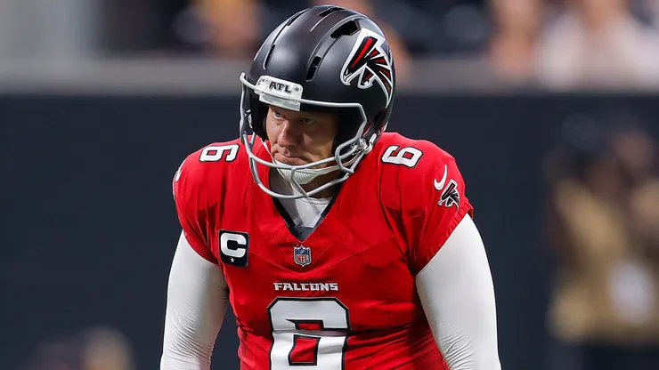 Nick Folk #6 of the Falcons reacts after a missed field goal attempt against the Panthers