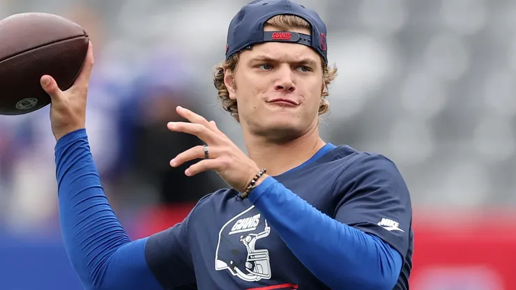 J.J. McCarthy #18 of the New York Giants warms up.