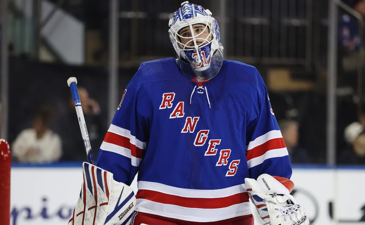 How many NHL goalies have scored a goal in league history?