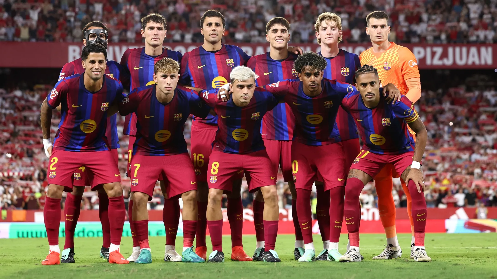 Players of Barcelona before the LaLiga EA Sports 2026/27 match (Source: Fran Santiago/Getty Images)