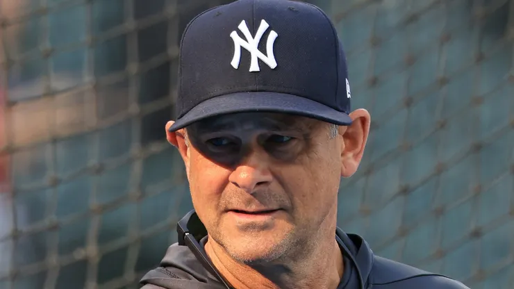 Aaron Boone #17 of the New York Yankees at Rate Field.