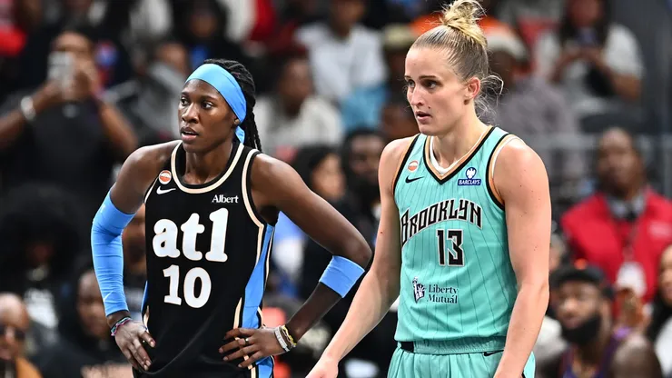 Rhyne Howard #10 of the Atlanta Dream and Leonie Fiebich #13 of the New York Liberty