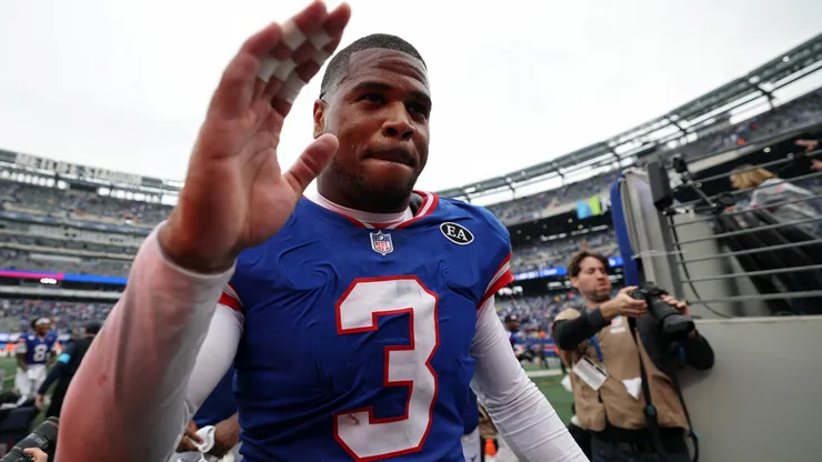 Abdul Carter #3 of the New York Giants celebrates after the game.