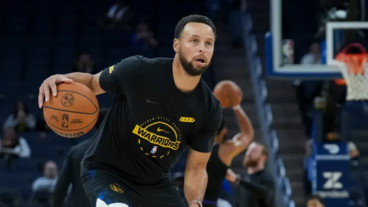 Stephen Curry of Golden State Warriors dribbling the ball.