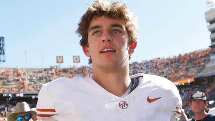Arch Manning #16 of the Texas Longhorns.