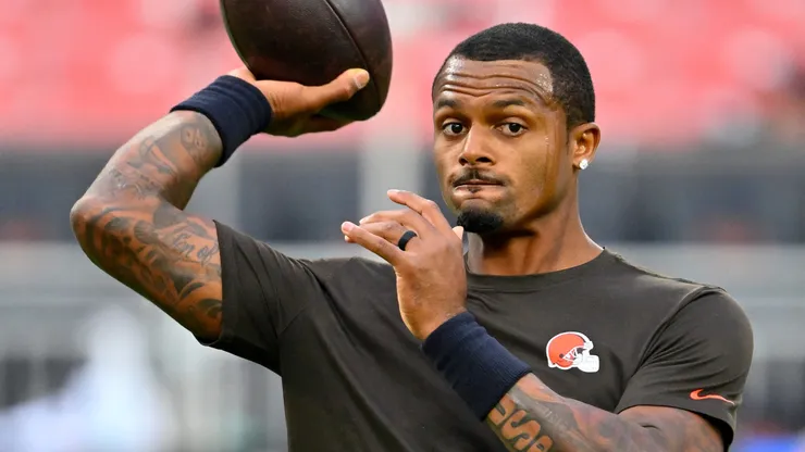 Deshaun Watson #4 of the Cleveland Browns warms up.
