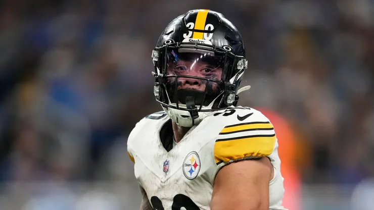 Jaylen Warren #30 of the Pittsburgh Steelers