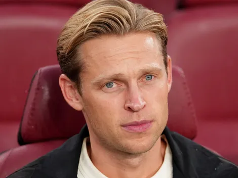 Why is Frenkie De Jong not playing today for Barcelona vs Galatasaray?