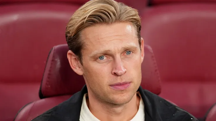Frenkie de Jong of FC Barcelona looks on.