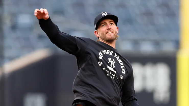 Ryan McMahon #19 of the New York Yankees warms up.