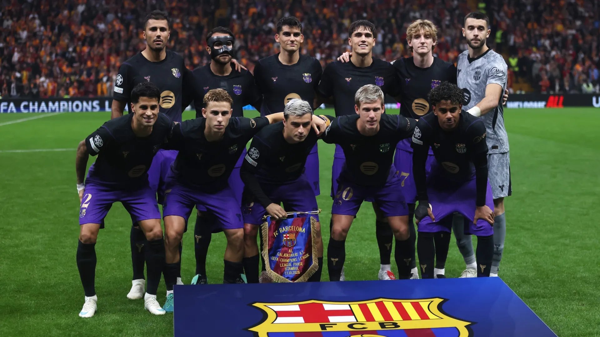 Players of Barcelona before the UEFA Champions League 2026/27 League Phase MD2 match (Source: Burak Kara/Getty Images)