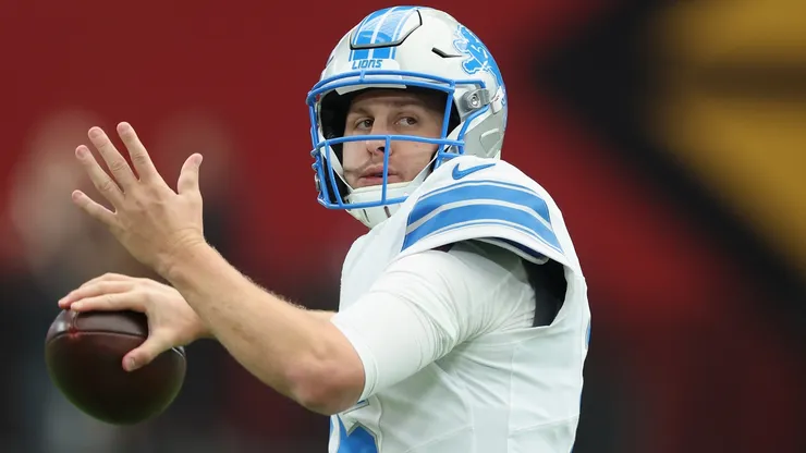 Jared Goff #16 of the Detroit Lions warms up during the NFL game