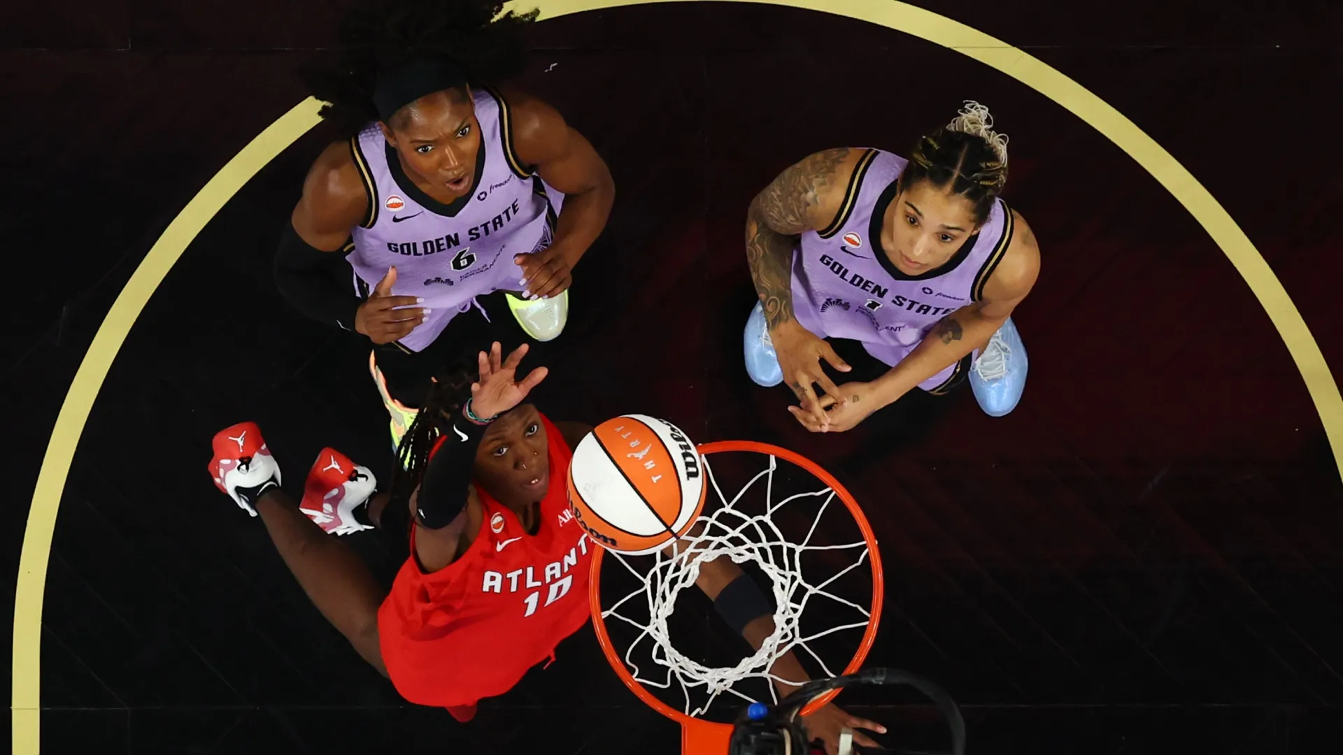 Rhyne Howard #10 of the Dream shoots the ball past Kaila Charles #6 and Gabby Williams #1 of the Valkyries (Source: Ezra Shaw/Getty Images)