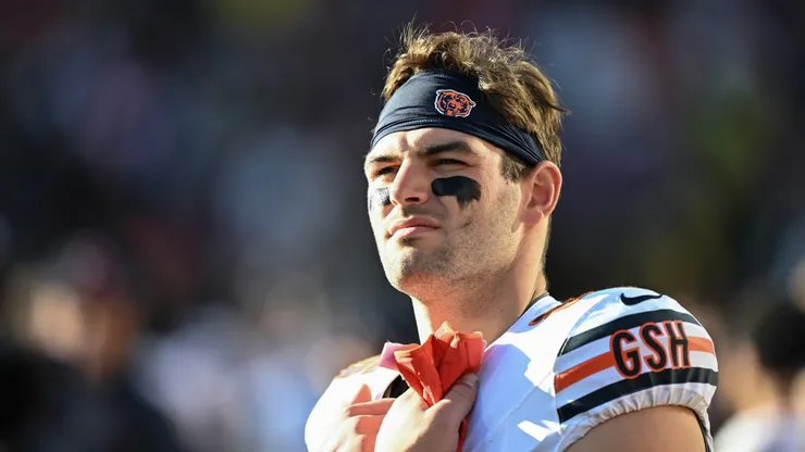 Cole Kmet #85 of the Chicago Bears