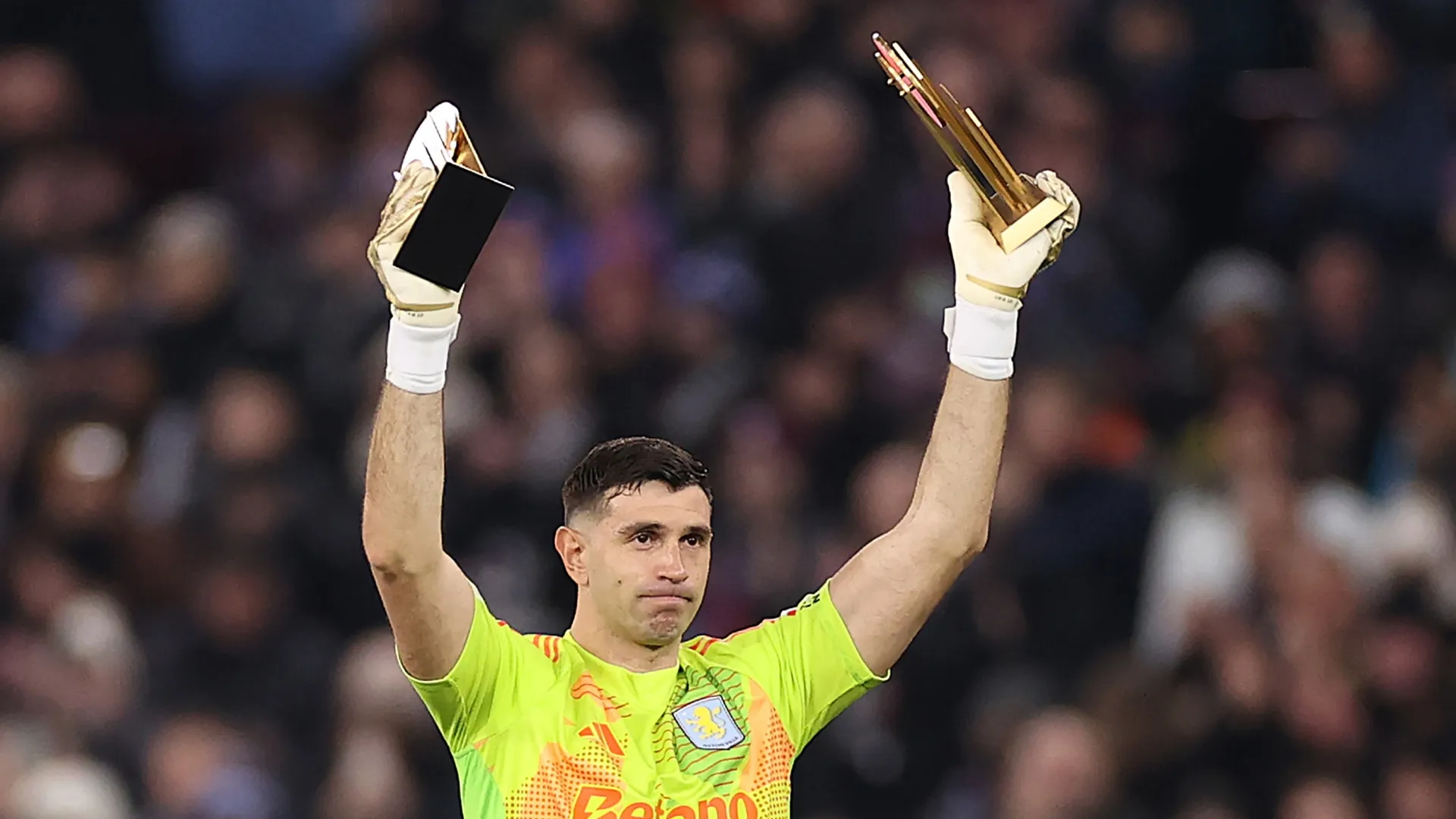 Emiliano Martinez presents his Yashin Trophies for the 2023 and 2024 seasons (Source: Ryan Pierse/Getty Images)