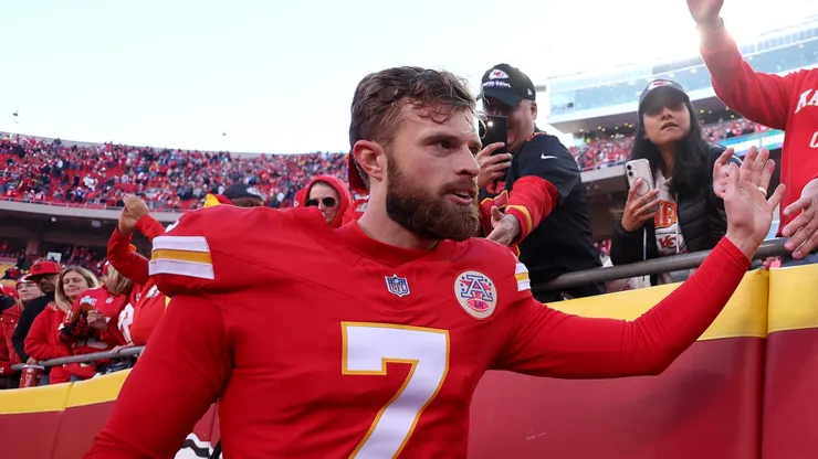 Chiefs kicker Harrison Butker greeting fans.