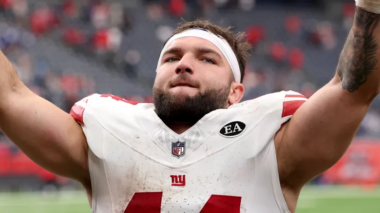 Cam Skattebo #44 of the New York Giants celebrates after defeating the Houston Texans.