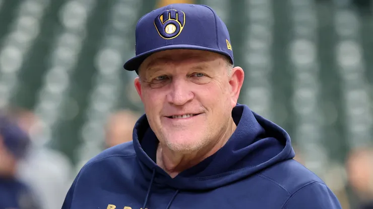 Manager Pat Murphy #49 of the Milwaukee Brewers.
