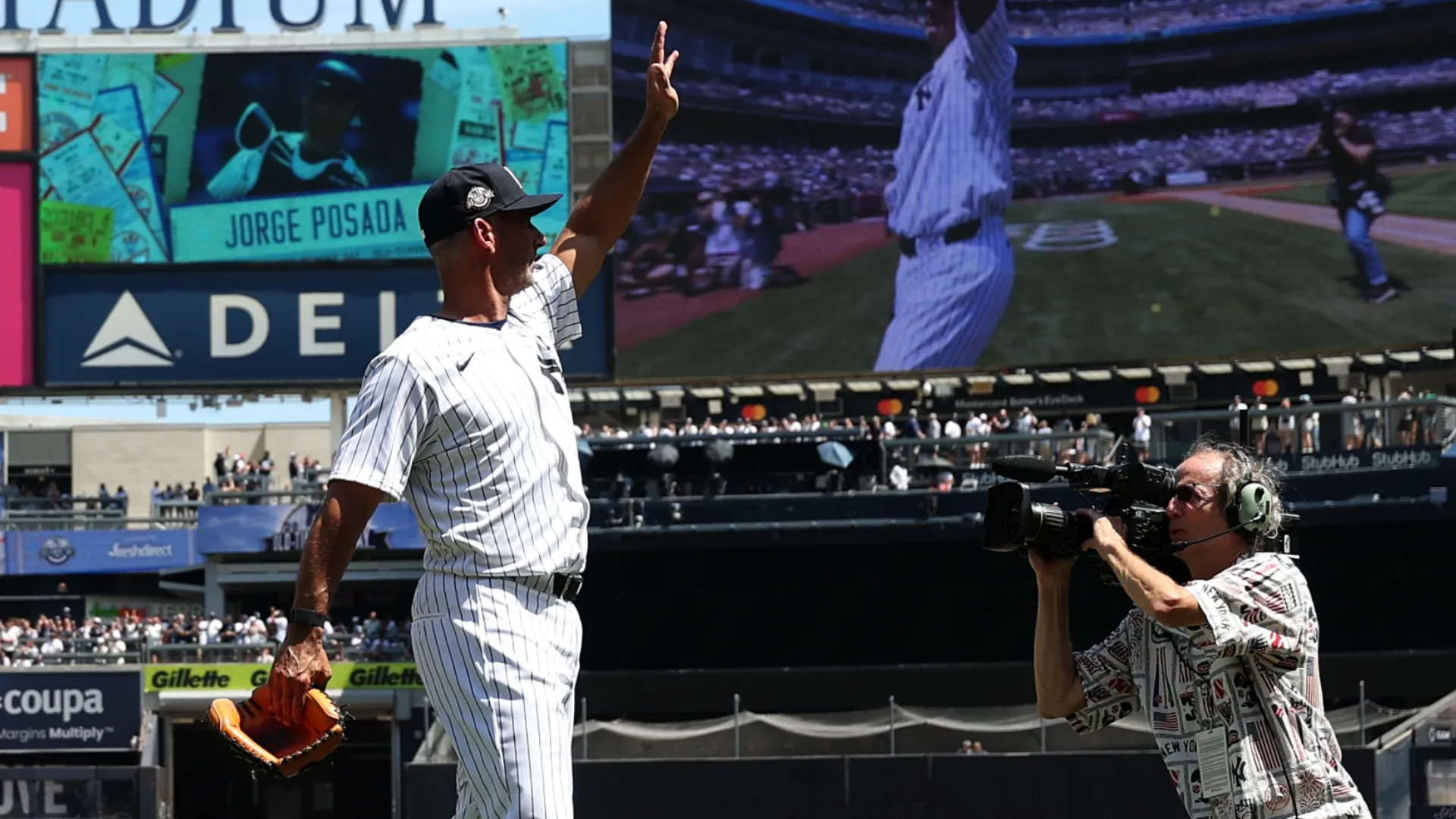 Jorge Posada greeting