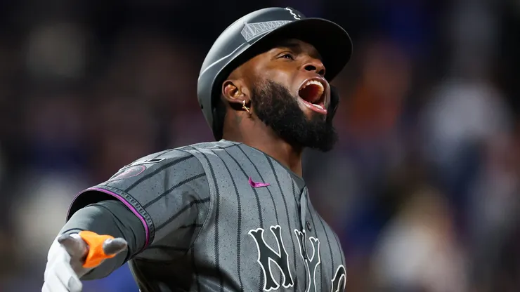 Luis Robert Jr. celebrating.