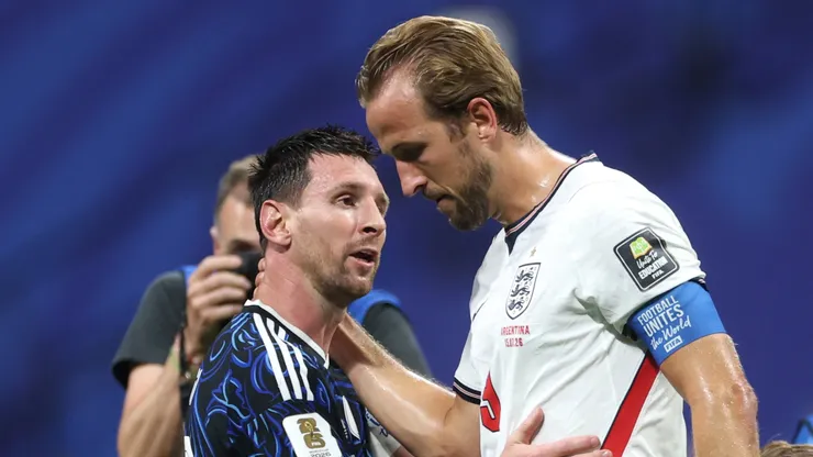 Lionel Messi #10 of Argentina is congratulated by Harry Kane #9 of England.