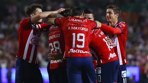 Chivas busca renovarle a dos jugadores.