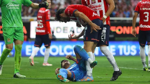 Antonio Briseño terminó amonestado por el incidente que tuvo en el área con Uriel Antuna