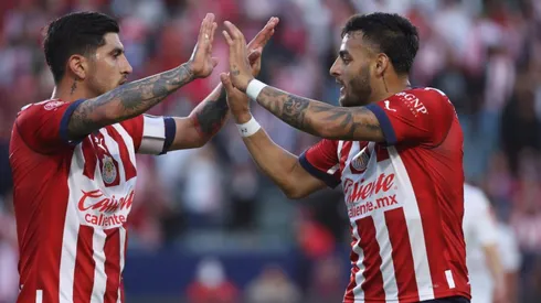 Víctor Guzmán y Alexis Vega lideran el ataque del Guadalajara con Veljko Paunovic en el banquillo