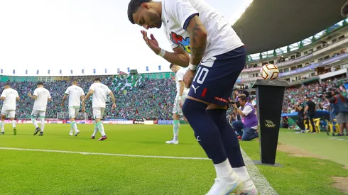 Alexis Vega fue recibido por sus compañeros en el vestidor del Nou Camp como un héroe
