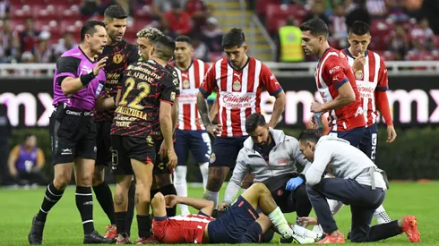 El cuerpo médico de las Chivas atendió la emergencia en conjunto con protección civil del Estadio Akron