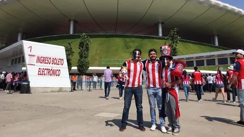 Los aficionados rojiblancos comienzan el ingreso al Estadio Akron a las 16:30 horas para la Final de Vuelta