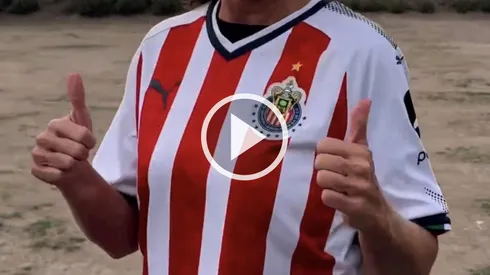 La famosa actriz y cantante vistió la playera de Chivas y cantó "Guadalajara"