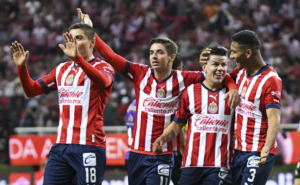 La buena noticia para Chivas antes de enfrentar a Tigres por la Gran ...