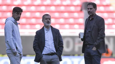 Comentarista llama ‘charlatán’ a Paunovic y lo manda a la Basílica para que Chivas remonte a América