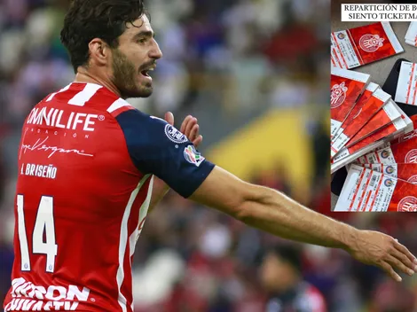 Critican a esposa del Pollo por exhibir boletos