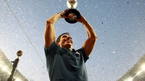 Isaác Brizuela levantó el trofeo del Clausura 2017 con Chivas