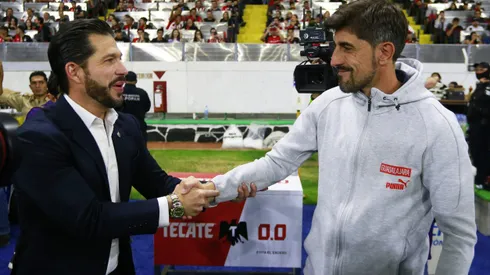 Benjamín Mora enfrentará por tercera ocasión a Veljko Paunovic en este semestre