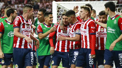 ¡NO BUSQUEN MÁS! El delantero que llegará a Chivas viene del extranjero