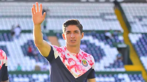 ¿Cuánto gana Isaac Brizuela en Chivas?: Uno de los jugadores más queridos por la afición y Cristian Calderón, durante el partido de la jornada 15 del torneo Clausura 2023 de la Liga BBVA MX, entre los Esmeraldas del León y las Chivas Rayadas del Guadalajara, celebrado en el estadio León. Foto: Imago7/ Ramón Balandrán