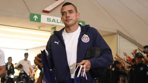 De capitán al olvido: La triste despedida de Sergio Flores de Chivas para el Apertura 2023