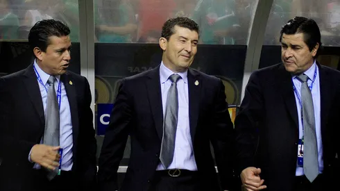 Técnico campeón con Chivas levanta la mano para dirigir al Tricolor después de la Copa Oro