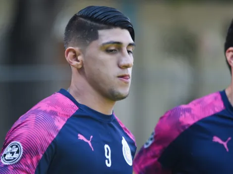 Alan Pulido le daría malas noticias a Cruz Azul