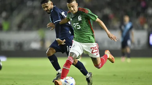 Roberto Alvarado abandonó este martes la pretemporada de Chivas en Querétaro para volver a Selección México
