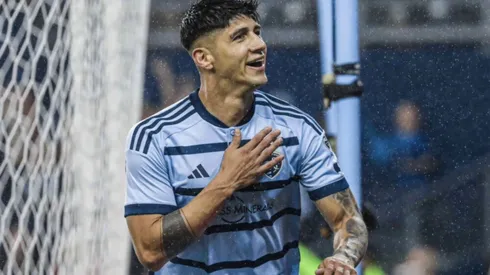 Alan Pulido tiene un acuerdo personal con Chivas que solo espera por la respuesta de Kansas City