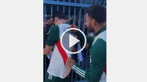 El delantero de Chivas firmó la espalda de la playera del defensor del América en Las Vegas