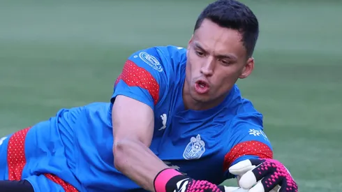 Whalley mostró su compromiso con Chivas.