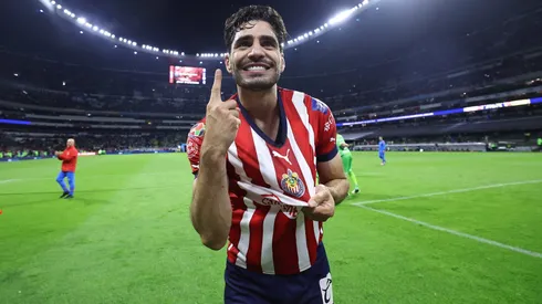 El defensor de las Chivas extendió su contrato por tres años más con las Chivas